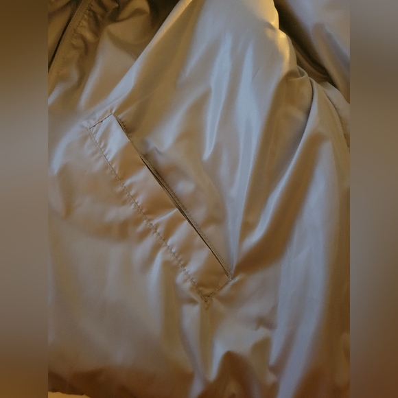 Izod Metallic Silver Puffer Vest - Picture 7 of 9